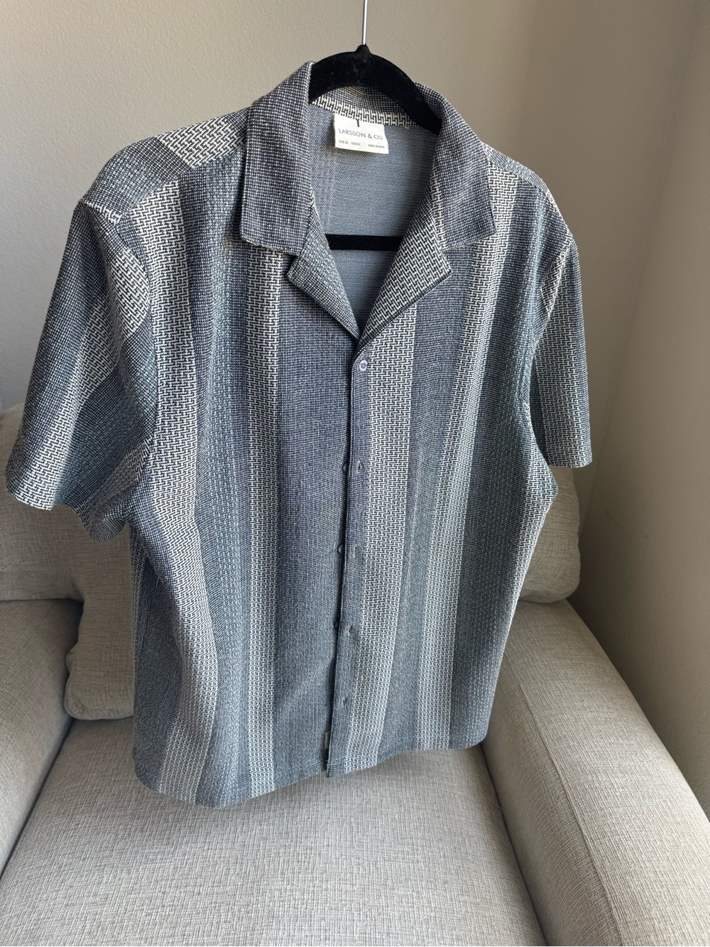 Men’s Lightweight Short Sleeve Button-Down Shirt